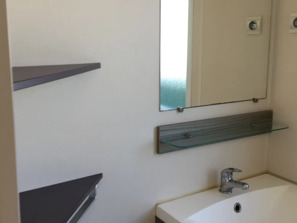 Salle de bain d'un mobil-home 6 personnes