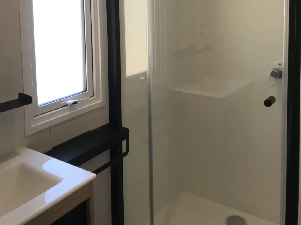 Salle de bain d'un mobil-home 4 personnes