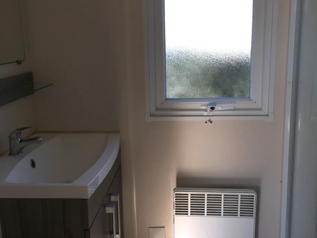 Salle de bain d'un mobil-home 6 personnes