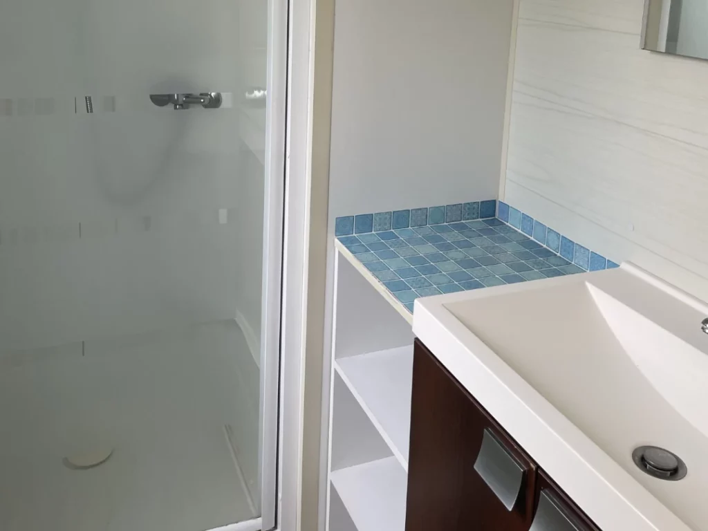 Mobile-home 090 - 6 couchages + salle de bain au camping Ferme de la Hêtraie