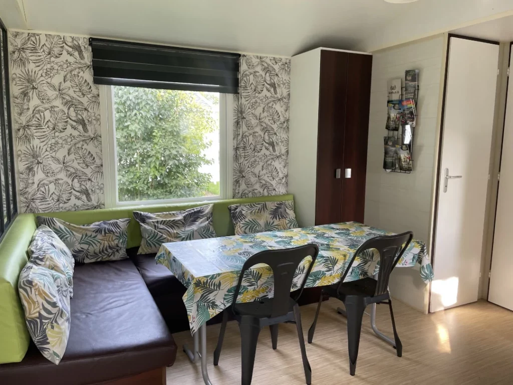 Mobile-home 090 - 6 couchages + pièce à vivre au camping Ferme de la Hêtraie